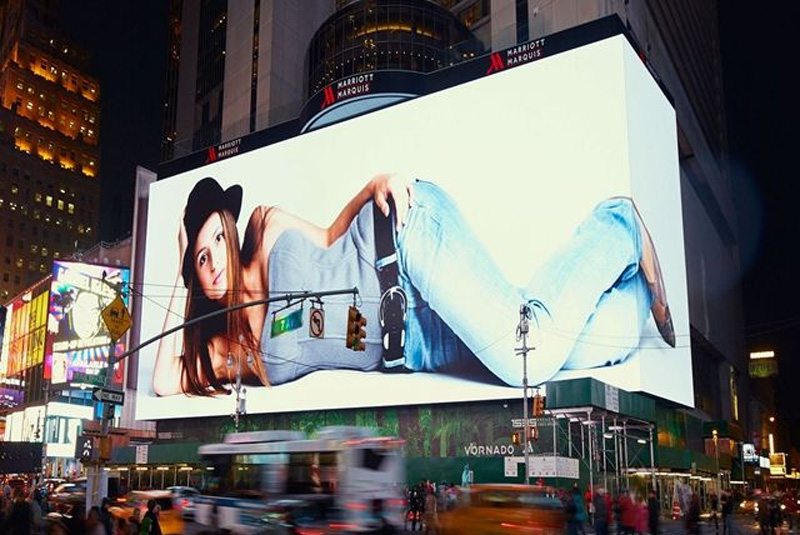 How to Choose the Best Outdoor LED Billboard Based on Viewing Distance